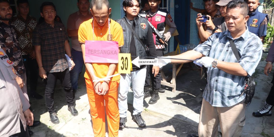 Tragis, Balita 2 Tahun Jadi Korban Kekerasan di Karimun, Ini Hasil Rekonstruksinya Tragis, Balita 2 Tahun Jadi Korban Kekerasan di Karimun, Ini Hasil Rekonstruksinya