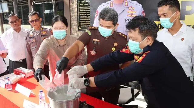 Pasutri di Tanjungpinang Jadi Kurir Narkoba, Barang Bukti Dimusnahkan Polisi